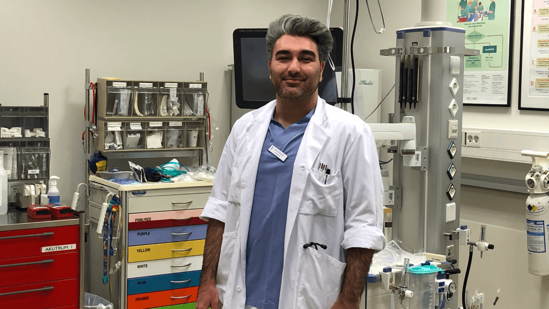 Arvin Behzadi med labrock.